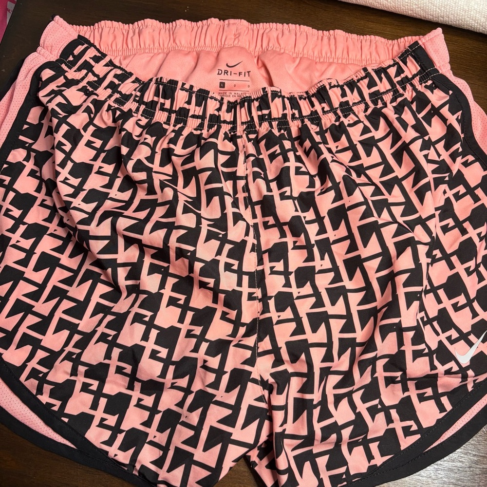 Nike Women’s Large Dri-Fit Pink and Black Athletic Shorts with Geometric Design
